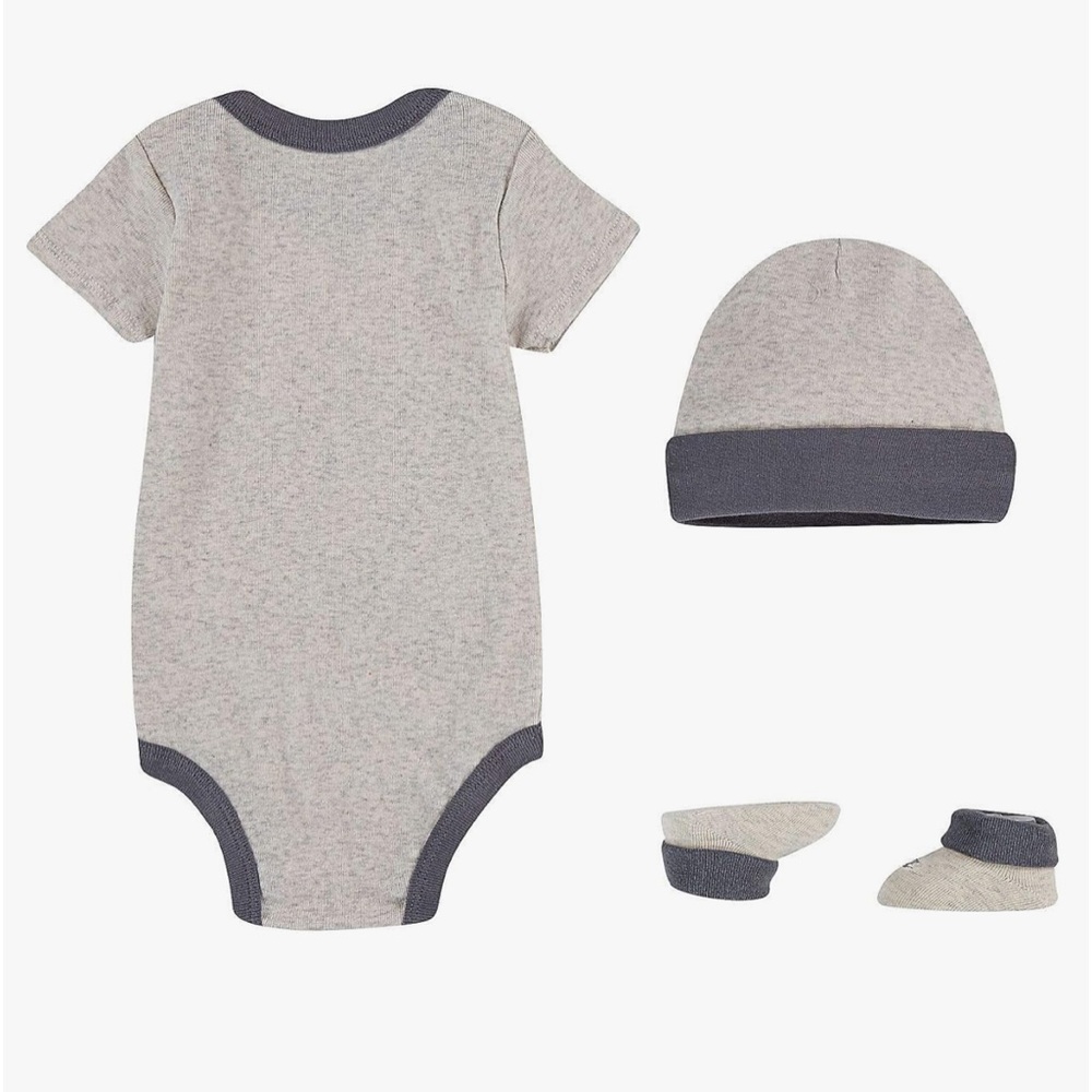 NEW IN BOX Nike 3 piece newborn onesie beanie and matching sock booties - Picture 3 of 9